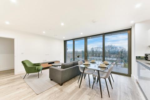 2 bedroom apartment to rent, London Square, Staines, TW18
