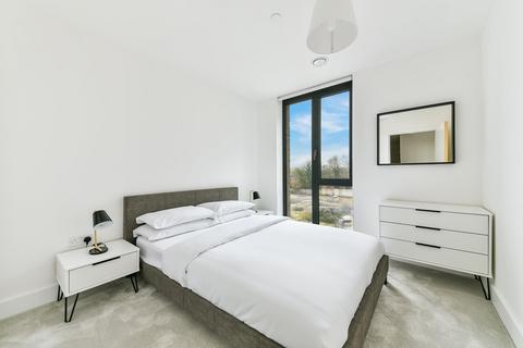2 bedroom apartment to rent, London Square, Staines, TW18