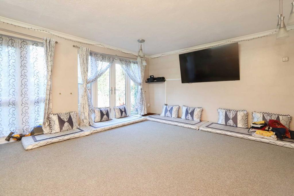 Newborough Green, New Malden 3 bed end of terrace house £545,000