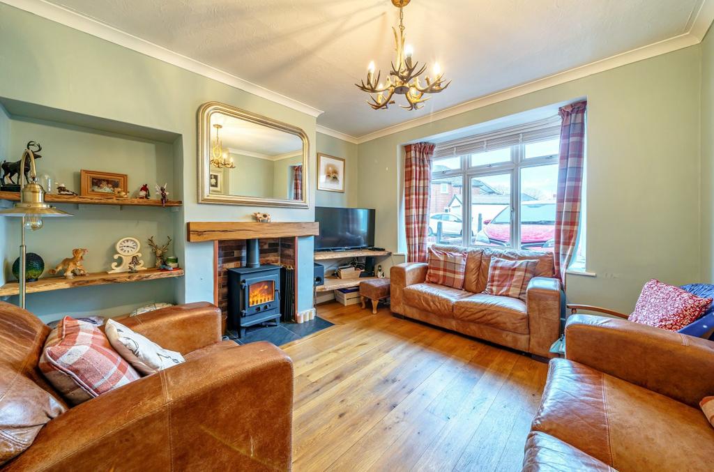 Windsor Crescent, Frome, BA11 2 bed semidetached house £375,000