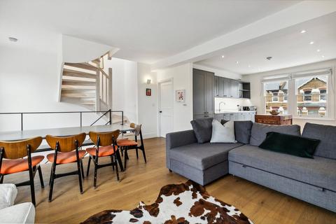 3 bedroom duplex to rent, Montrell Road, London, SW2