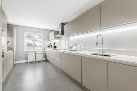 6 Edgefield Close, Beckenham, BR3 1DJ
