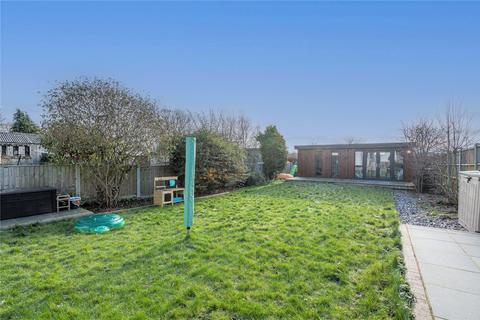 4 bedroom semi-detached house for sale - Greenways, Thorpe Bay, Essex, SS1