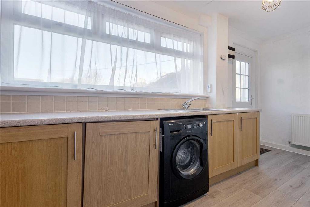 Kitchen Dining (2)