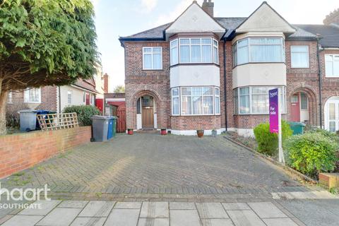 3 bedroom end of terrace house for sale - Chase Way, London