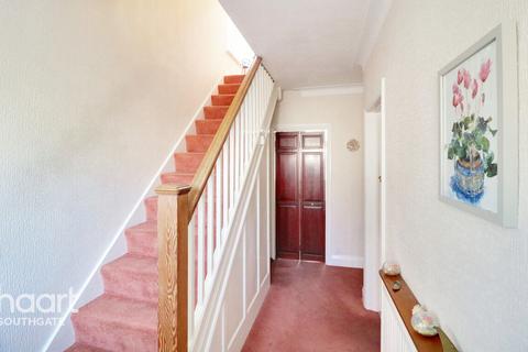 3 bedroom end of terrace house for sale, Chase Way, London