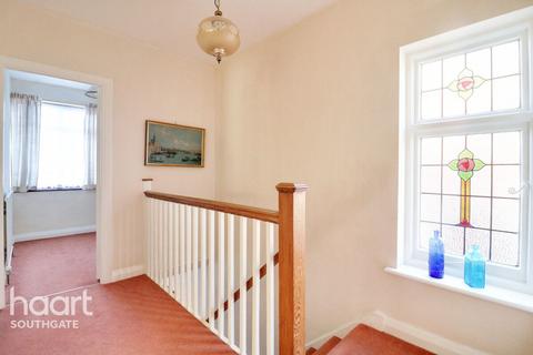 3 bedroom end of terrace house for sale, Chase Way, London