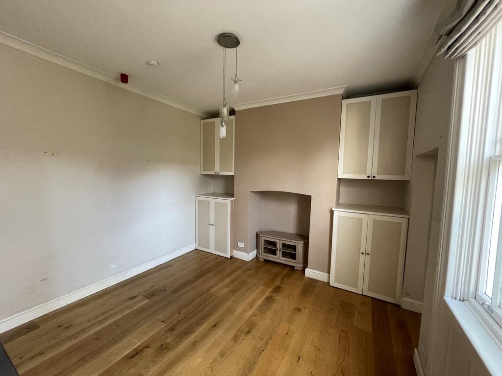 Watts Avenue, Rochester ME1 1 bed flat £850 pcm (£196 pw)