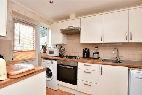 2 bedroom end of terrace house for sale - Clyde Close, Redhill, Surrey
