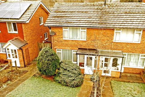 2 bedroom end of terrace house for sale - Clyde Close, Redhill, Surrey
