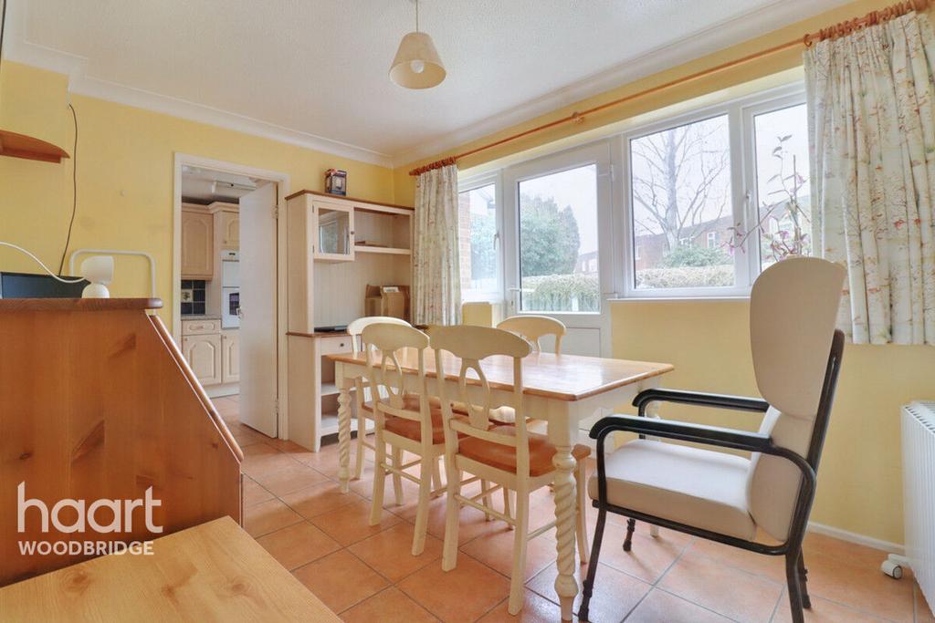 Blakes Close, Woodbridge 2 bed end of terrace house £230,000