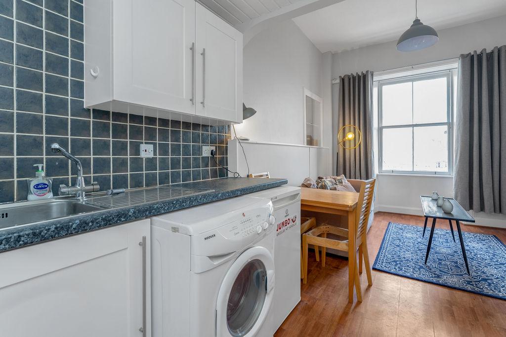 Apartment in Edinburgh - View 4