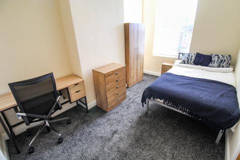4 bedroom terraced house to rent, BILLS INCLUDED - Beechwood Terrace, Burley, Leeds, LS4