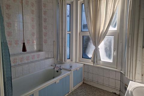 50 East Cliff, Folkestone, CT19 6BX