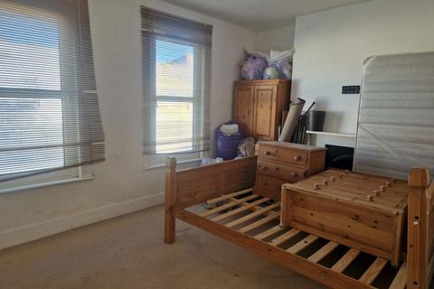 50 East Cliff, Folkestone, CT19 6BX