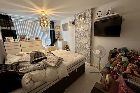 63 Collett, Tamworth, B77 2DZ