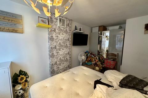 63 Collett, Tamworth, B77 2DZ
