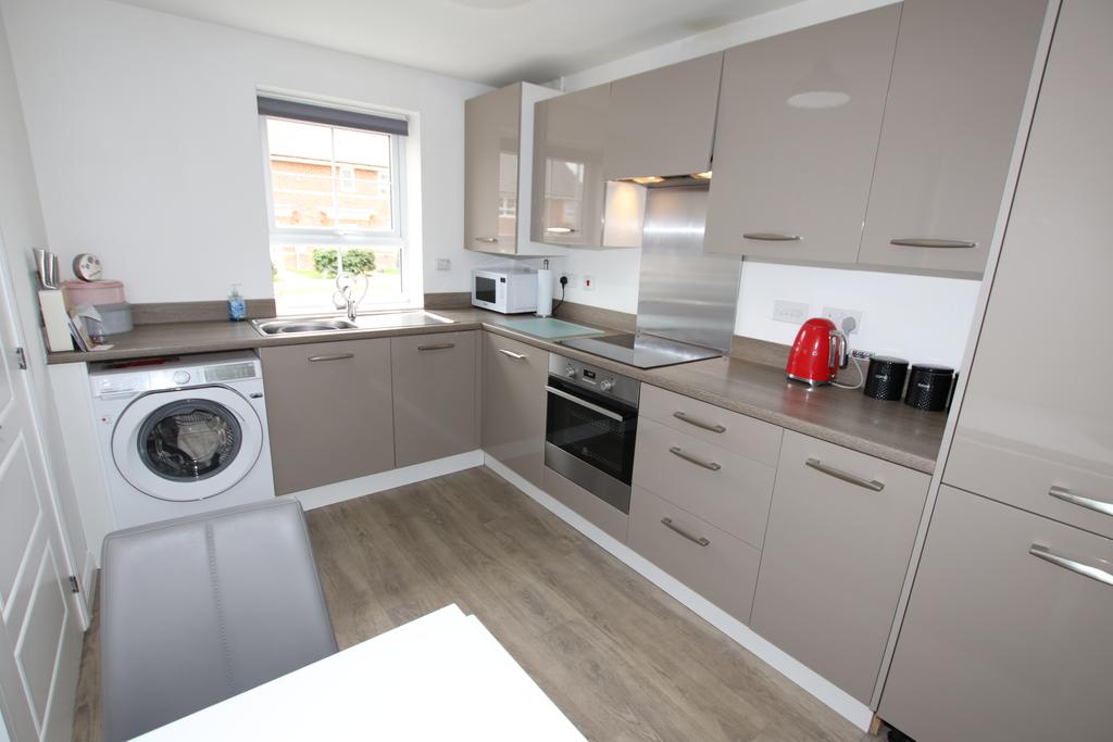 Newland Avenue, Cudworth, Barnsley 3 bed semidetached house £184,995