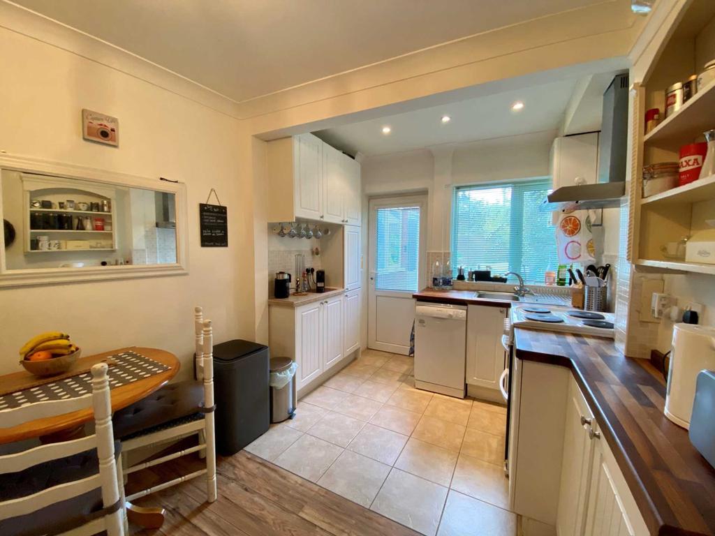 Badgemore Lane, HenleyonThames 2 bed terraced house £1,050 pcm (£