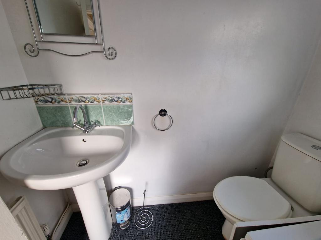 Downstairs Bathroom + WC