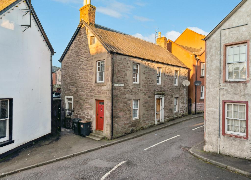 Hay Street, Coupar Angus, Perthshire, PH13 9BL 2 bed apartment for sale