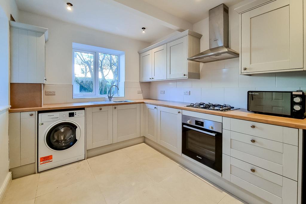 Wharfedale Place, Harrogate, HG2 2 bed terraced house £995 pcm (£230 pw)