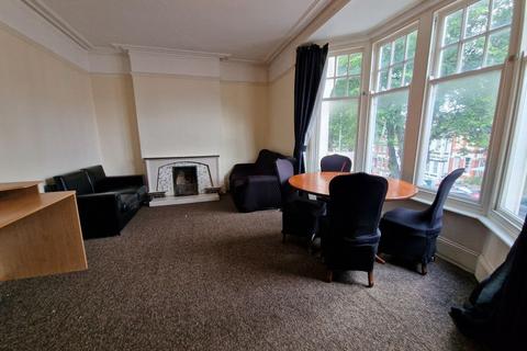 3 bedroom flat to rent, Preston Drove, BRIGHTON BN1