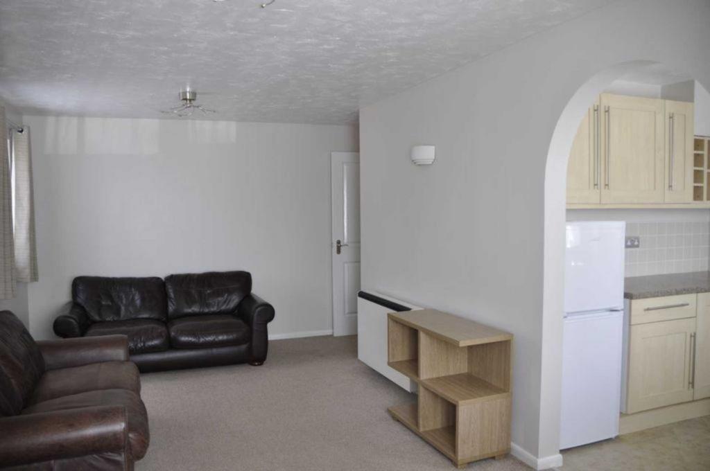 Bornedene, Potters Bar 2 bed apartment for sale £299,950