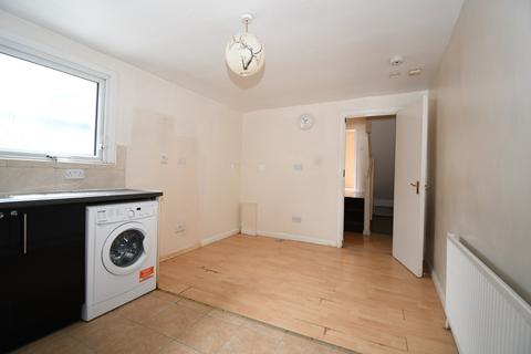 3 bedroom apartment to rent - Romford Road, London, Greater London, E12