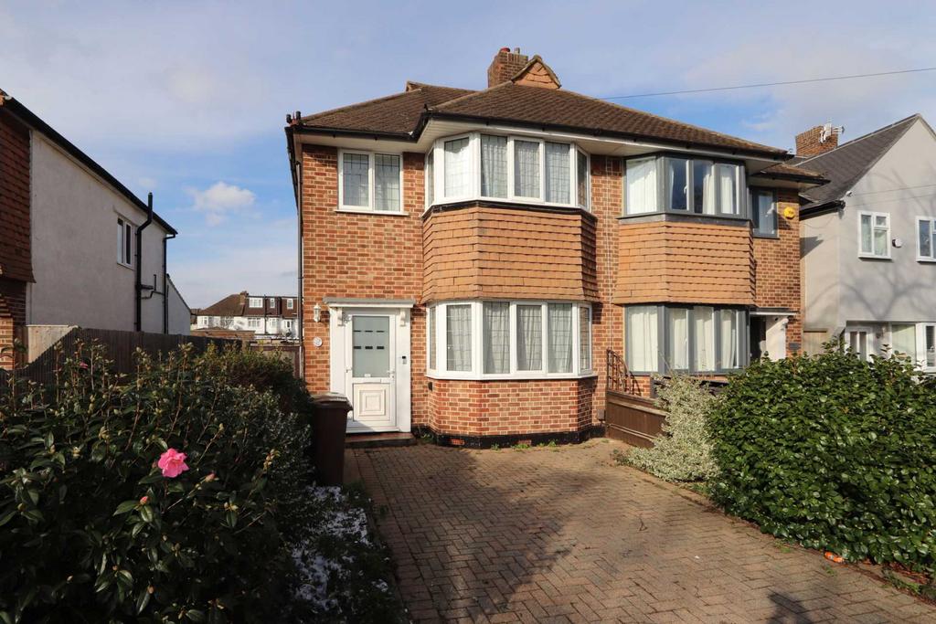 Barrington Road, Sutton 3 bed semidetached house £2,400 pcm (£554 pw)