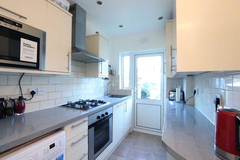 3 bedroom semi-detached house to rent, Barrington Road, Sutton