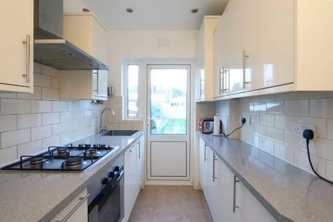 3 bedroom semi-detached house to rent, Barrington Road, Sutton