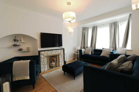 3 bedroom semi-detached house to rent, Barrington Road, Sutton