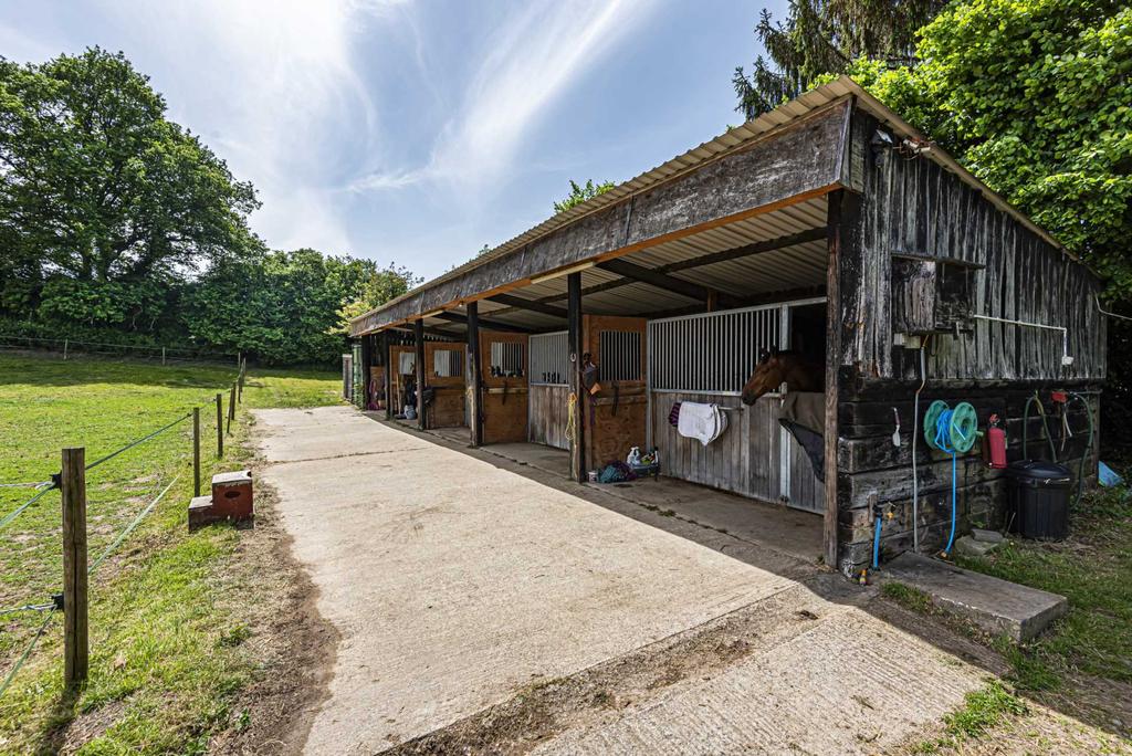 Lot 1 Whiteparish, Wiltshire Equestrian property £800,000