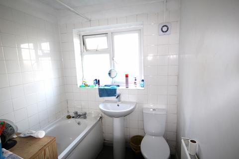 2 bedroom maisonette to rent, Harrow Road, Wembley, Middlesex HA0