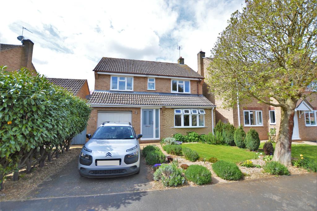 Springfield Way, Oakham, LE15 4 bed detached house to rent £1,375 pcm