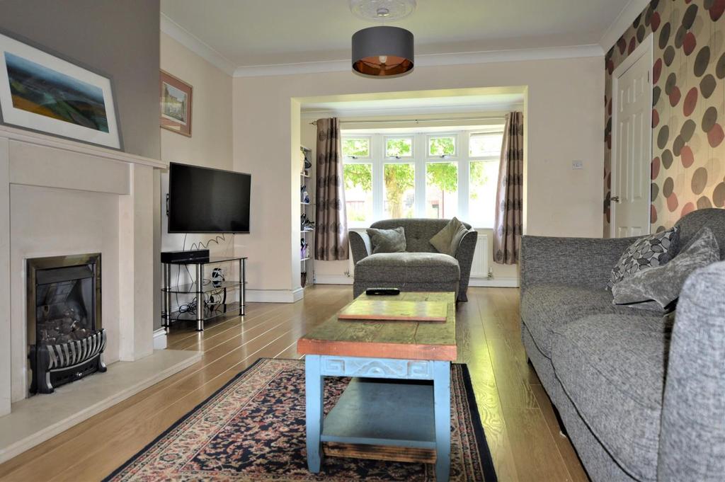 Springfield Way, Oakham, LE15 4 bed detached house to rent £1,375 pcm (£317 pw)