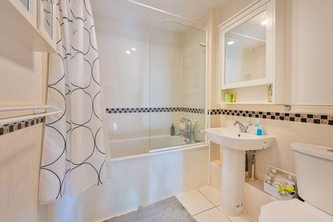 Flat 7, Stevens House Jerome Place, Kingston Upon Thames, KT1 1HX
