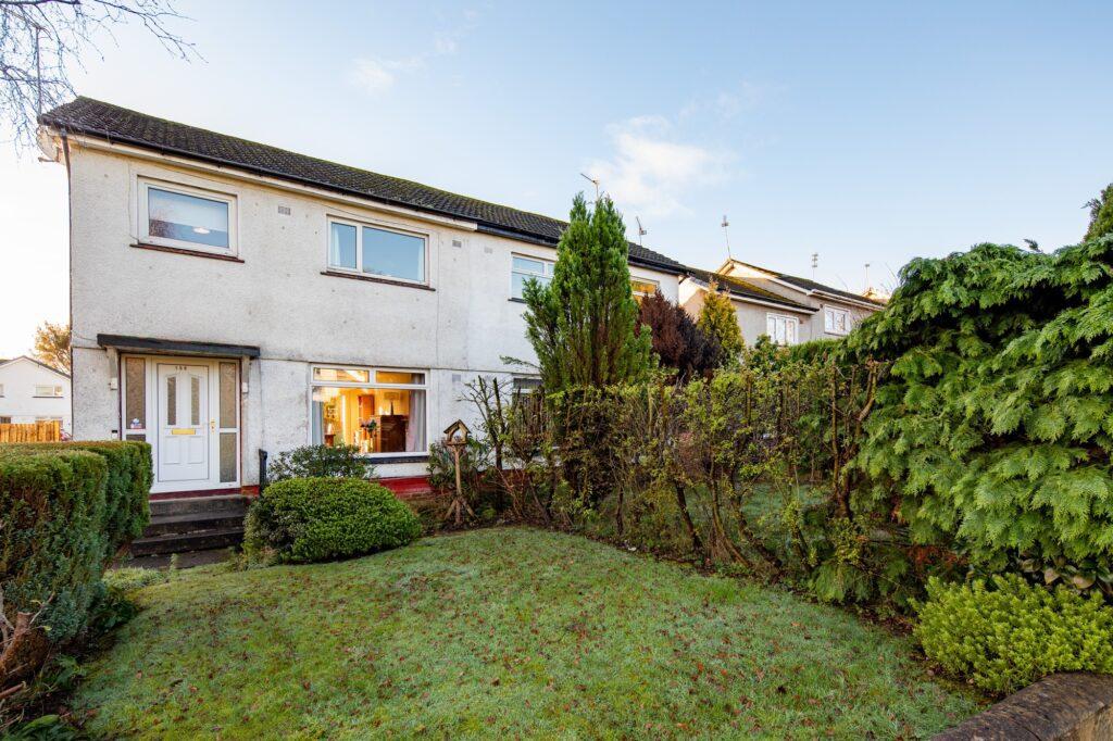 Harvie Avenue, Newton Mearns 3 bed semidetached villa for sale £215,000