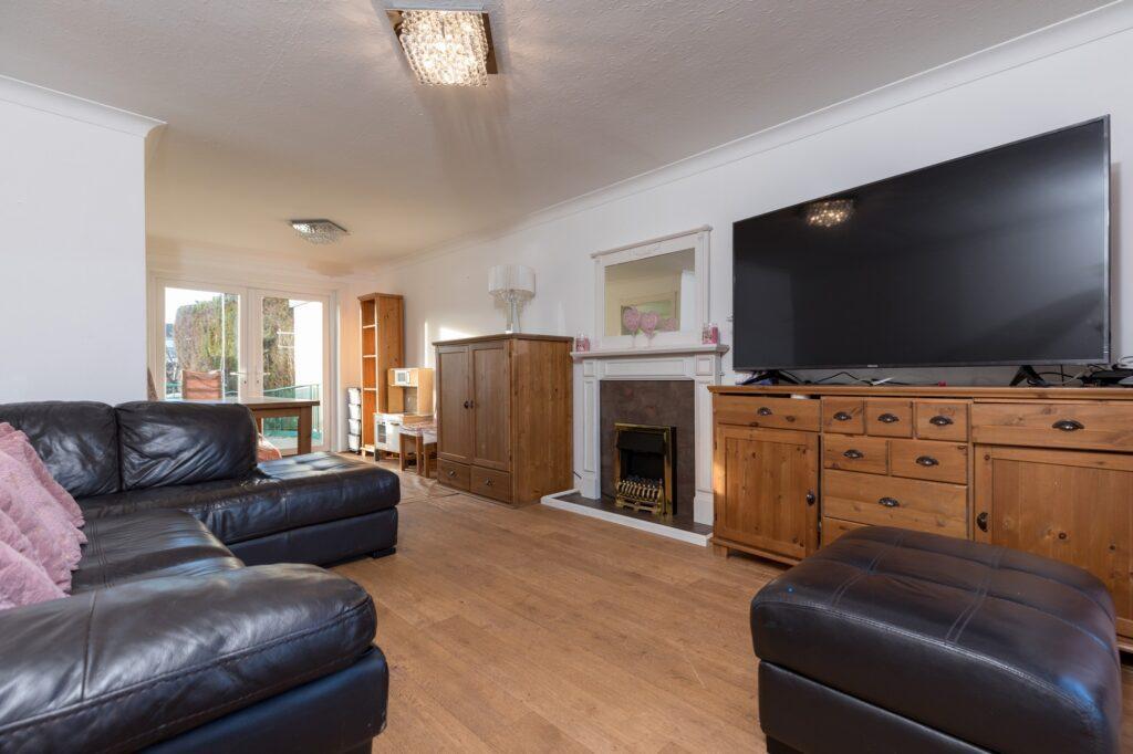 Harvie Avenue, Newton Mearns 3 bed semidetached villa for sale £215,000