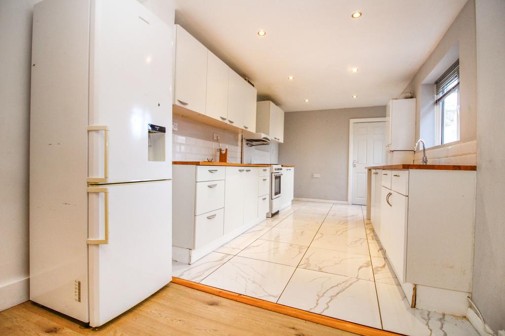 Ramsay Road, Forest Gate E7 5 bed terraced house £2,695 pcm (£622 pw)