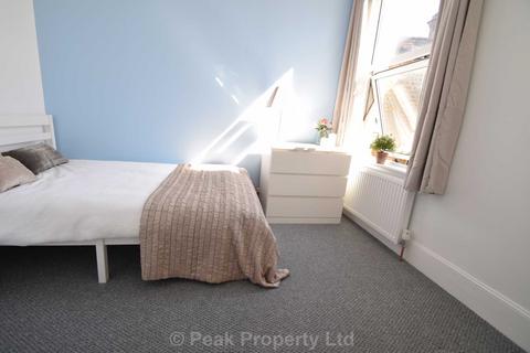 1 bedroom in a house share to rent, Wimborne Road, Southend On Sea SS2