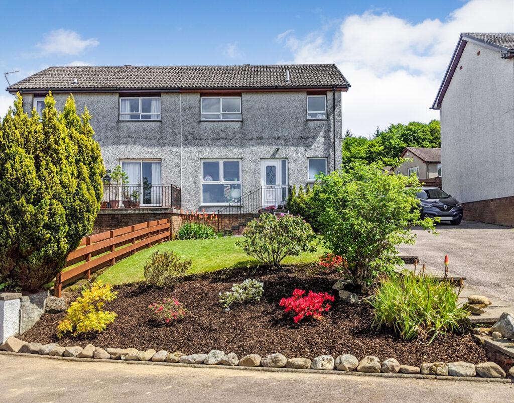 32 Dun Mor Avenue, Lochgilphead, Argyll 3 bed semidetached house for
