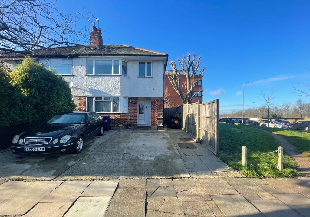 4 Connell Crescent, Ealing, London... 2 bed flat £295,000