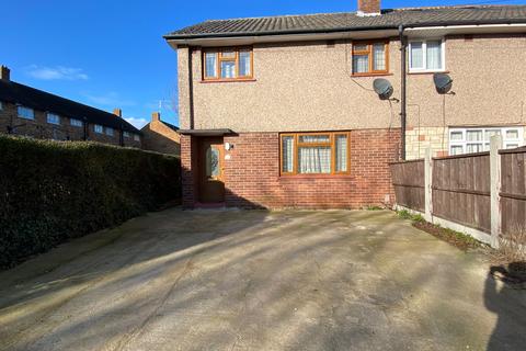 3 bedroom end of terrace house to rent, Thatches Grove, Romford RM6 5LJ