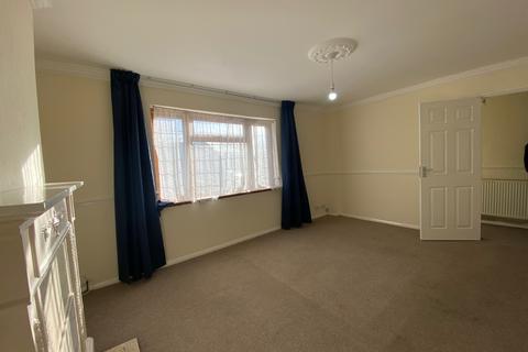 3 bedroom end of terrace house to rent, Thatches Grove, Romford RM6 5LJ