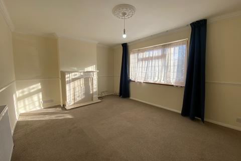 3 bedroom end of terrace house to rent, Thatches Grove, Romford RM6 5LJ