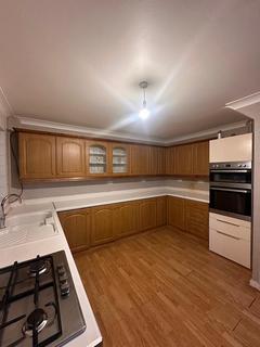 3 bedroom end of terrace house to rent, Thatches Grove, Romford RM6 5LJ