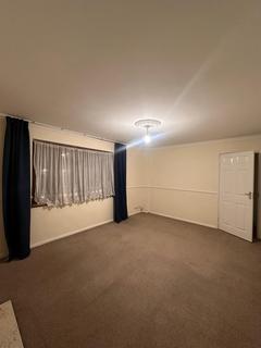 3 bedroom end of terrace house to rent, Thatches Grove, Romford RM6 5LJ