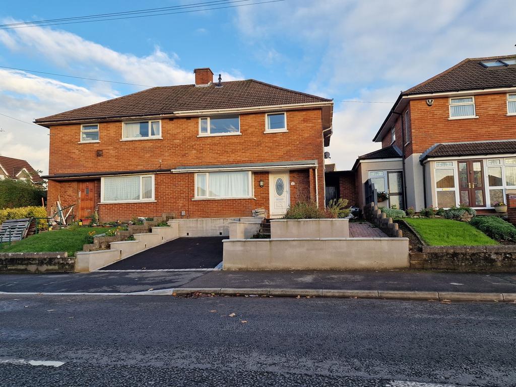 Ball Road, Llanrumney, Cardiff. CF3 3 bed semidetached house £225,000